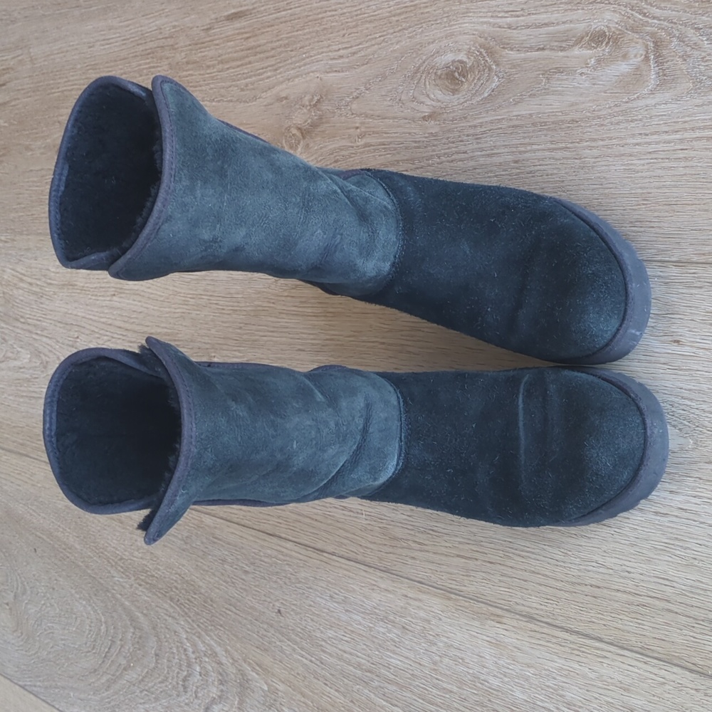 Black UGG Amie boots